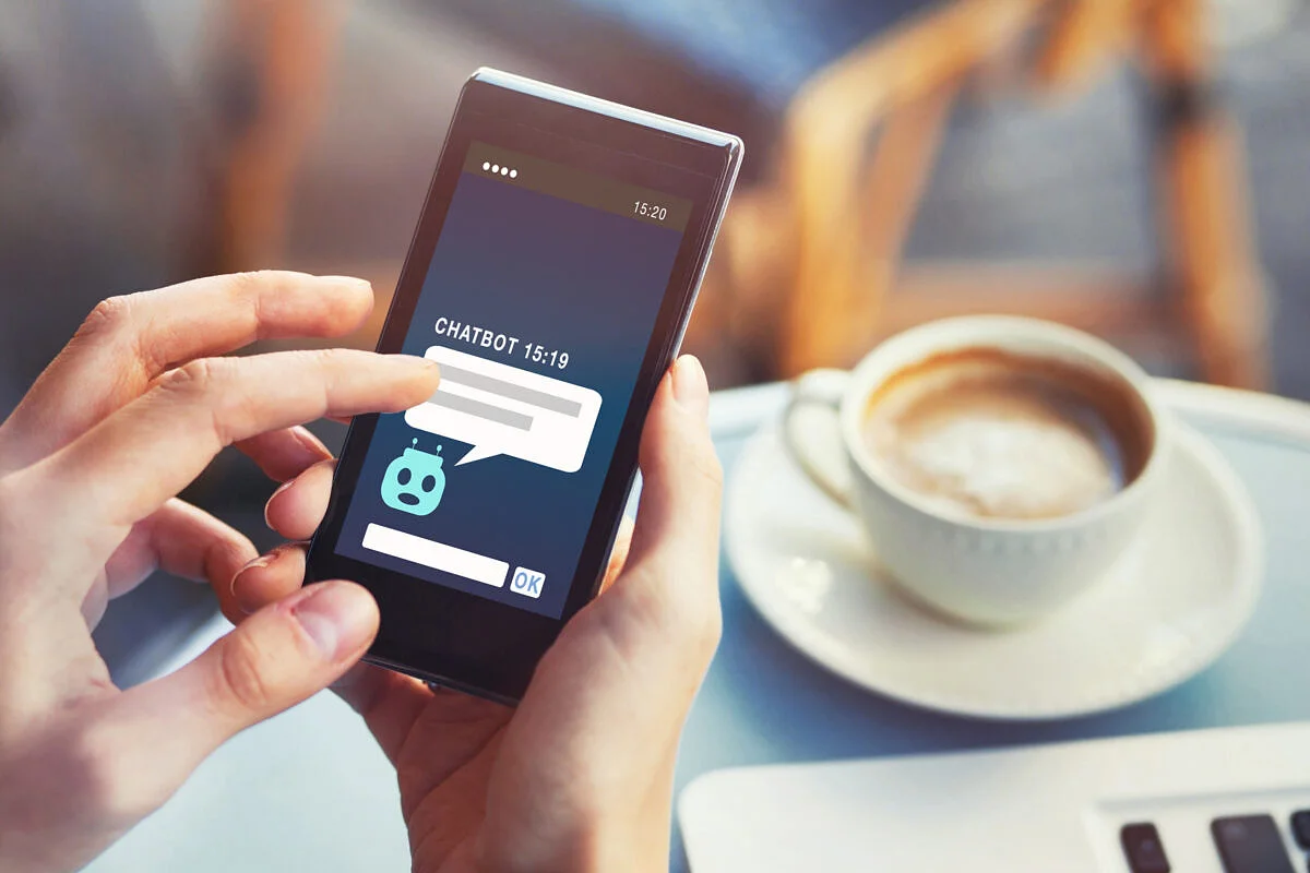 chatbot answering questions online, robot assistant help on website Wie geht es weiter mit Chatbots?
